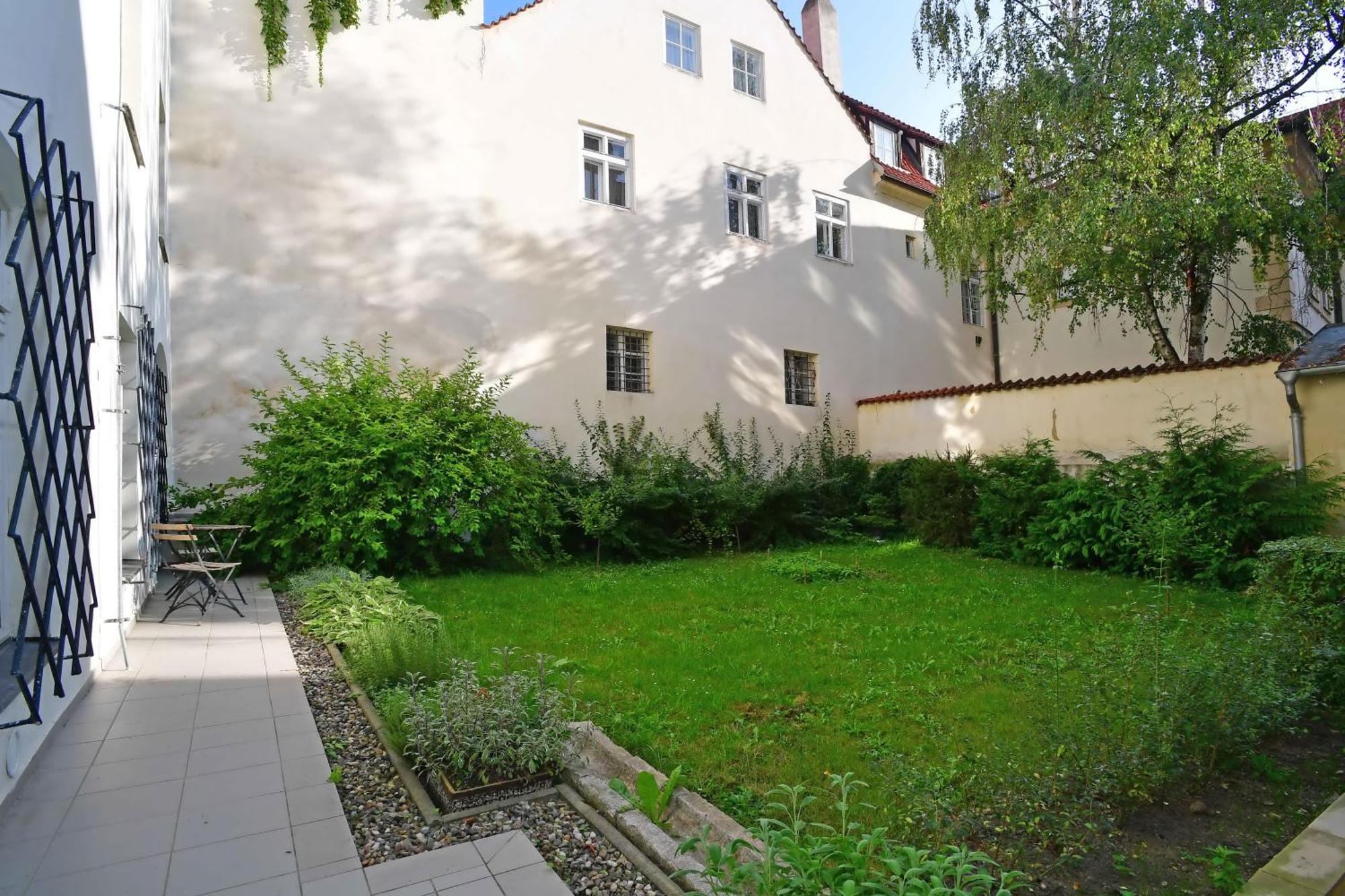 Romantic Apartment Under The Prague Castle 外观 照片